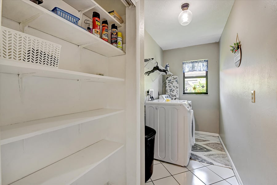 Full laundry room off kitchen