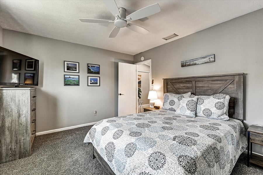 Queen bedroom with double closets