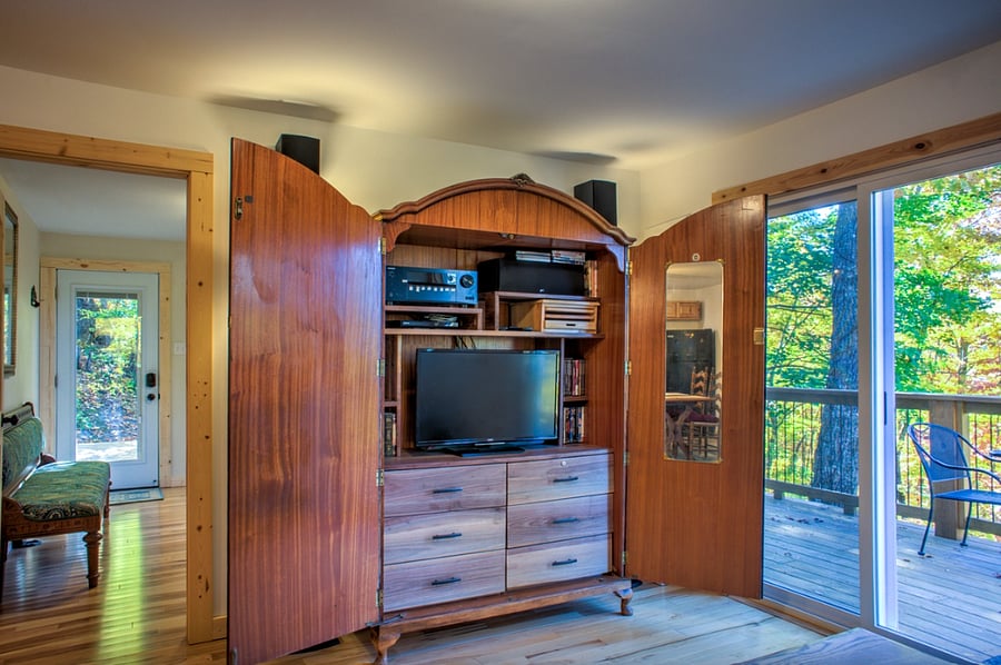 Entertainment center with extensive CD collection, locally-filmed and classic DVDs, and games. Use your laptop to stream movies via HDMI cable.