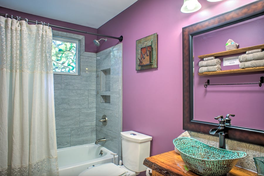 Artisanal full bathroom