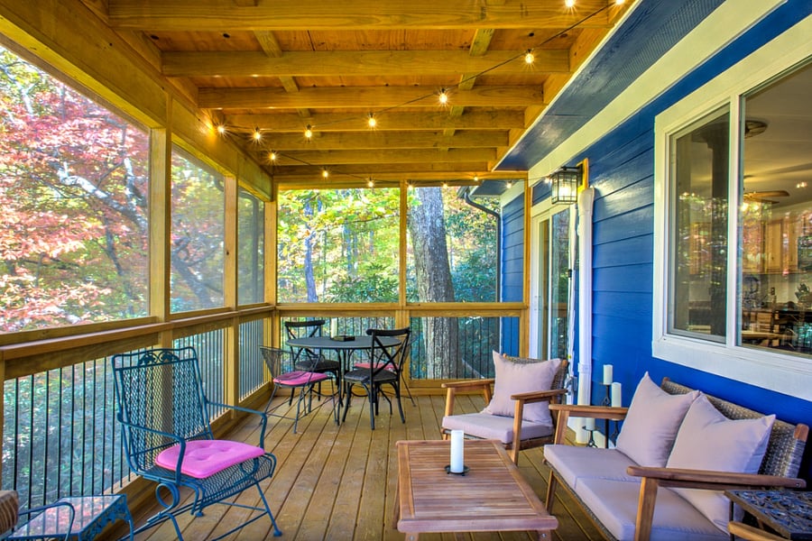 Enjoy a meal while immersed in nature