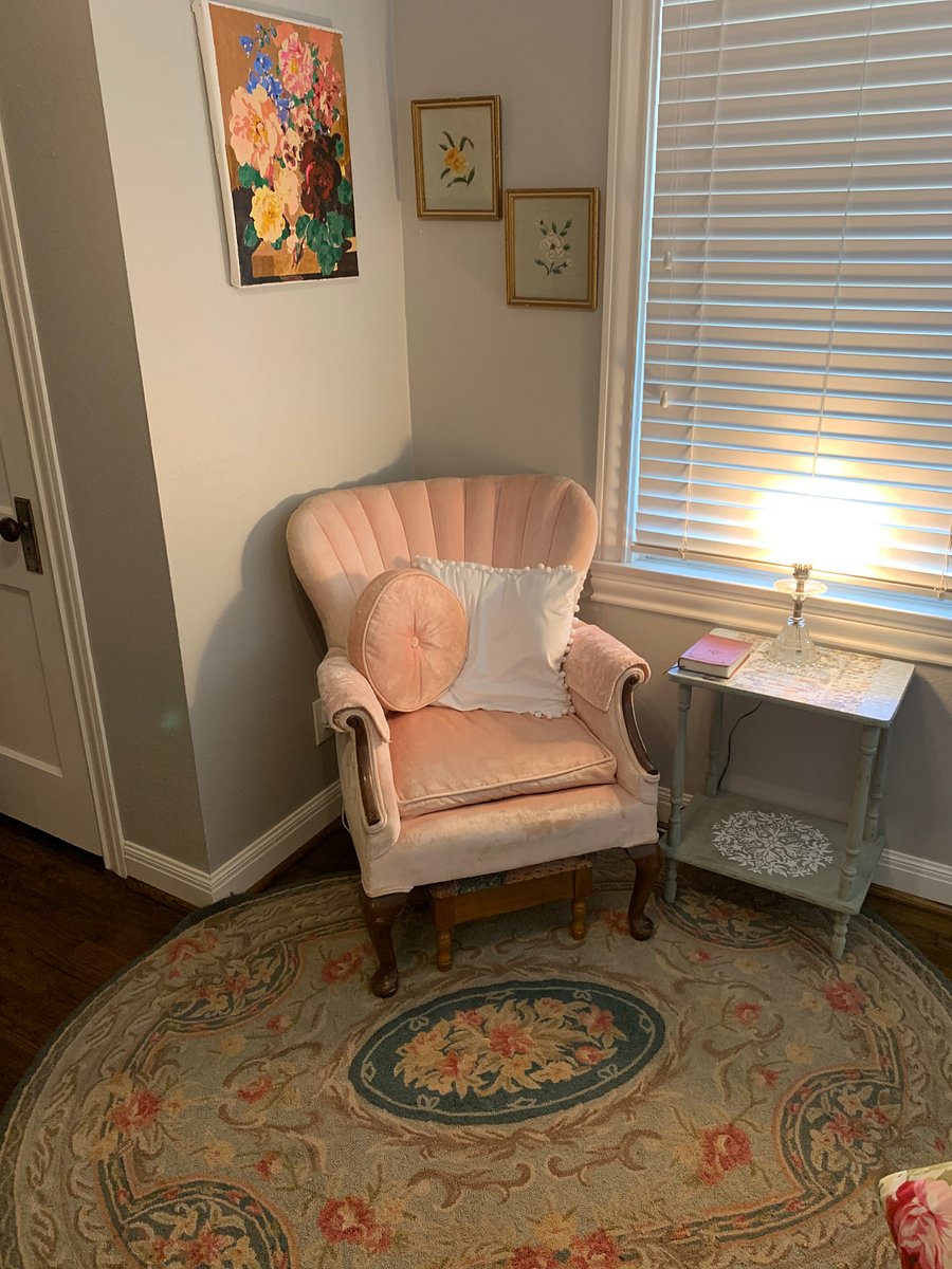 The Pink bedroom--cozy reading nook