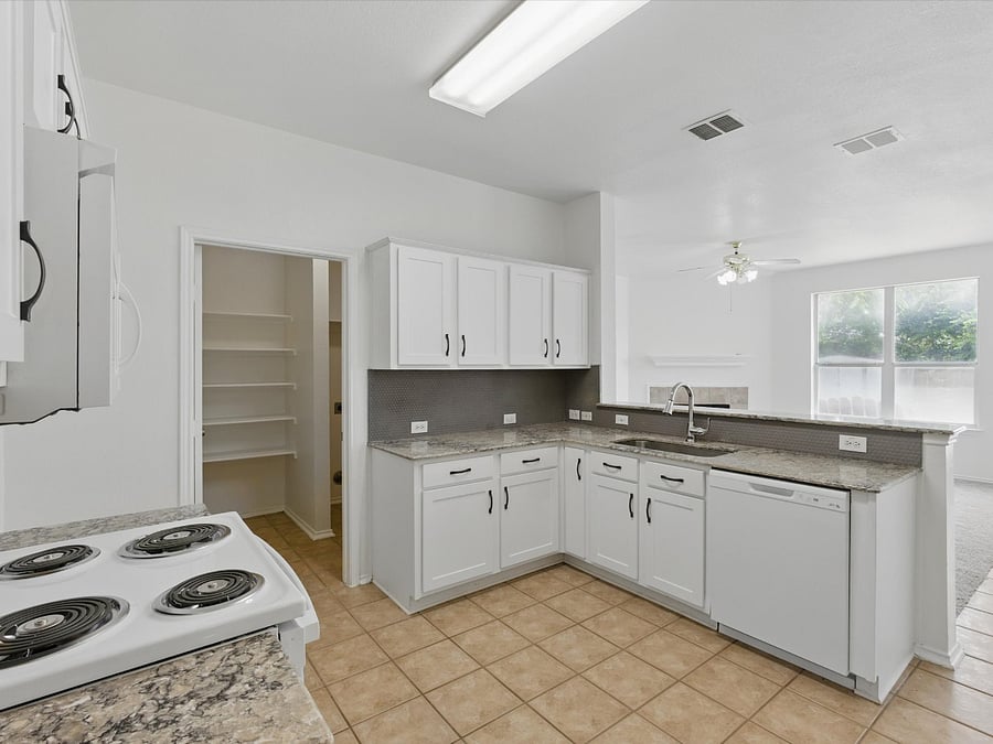 Furnished Finder property 857107_1 photo 6