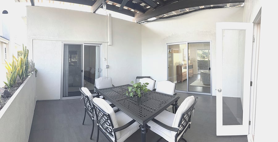 Covered deck, includes BBQ