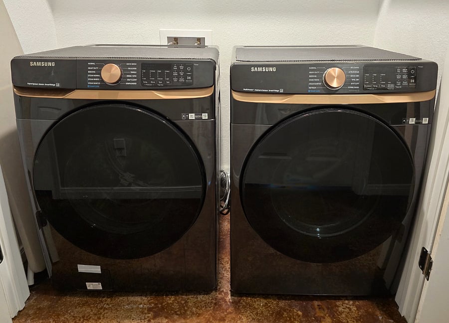 Plenty of settings to get your clothes fresh and clean! Here you will also find an ironing board and iron.