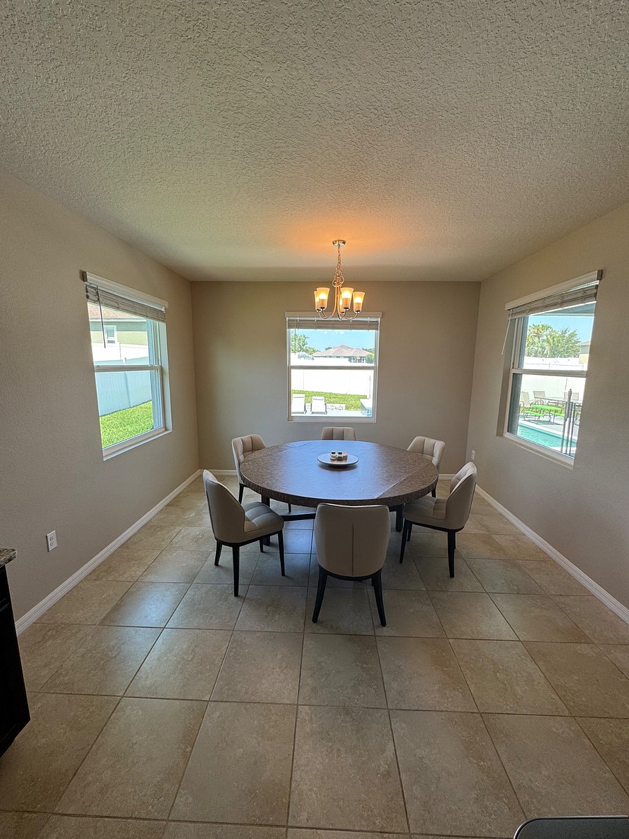 Dining area off kitchen