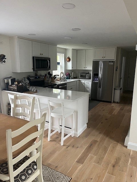Full Kitchen with bar seating for 3
