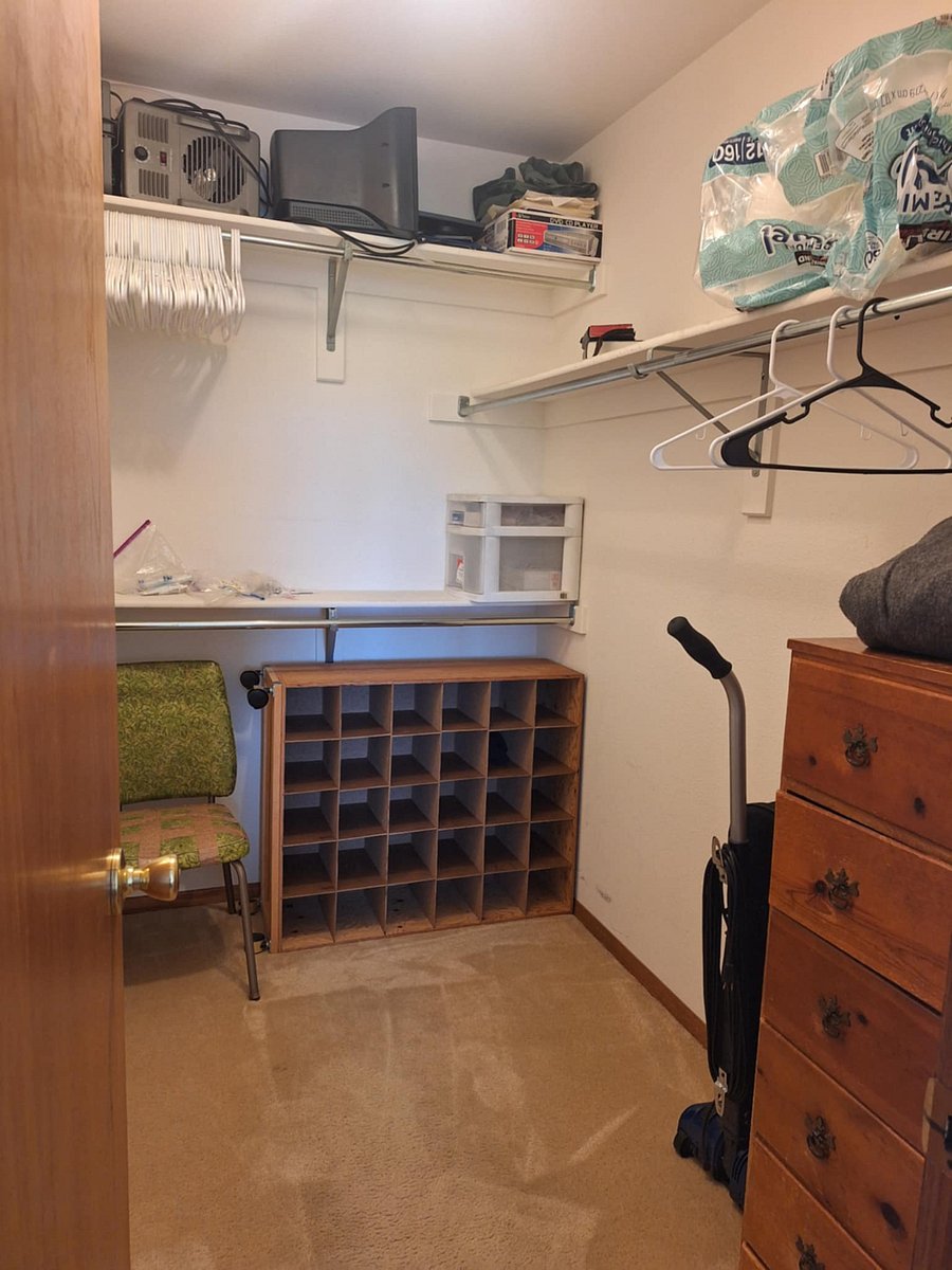 Walk-in closet