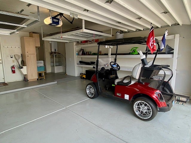 Garage with Golf cart