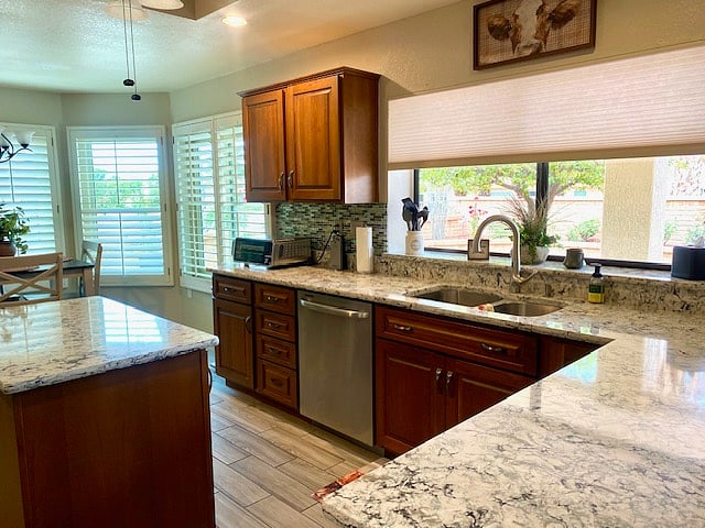 Kitchen with Ninja air fryer/toaster oven