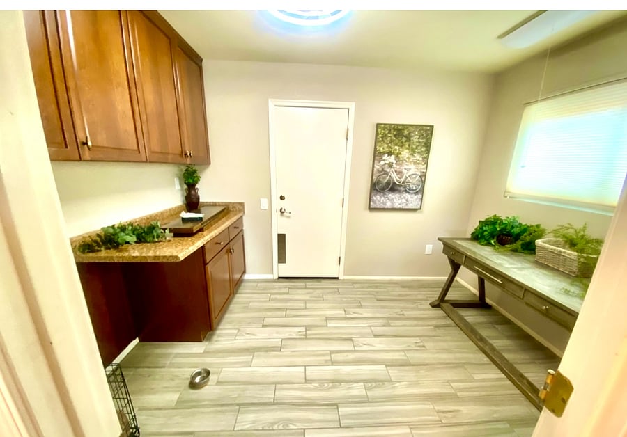 Entry area to garage