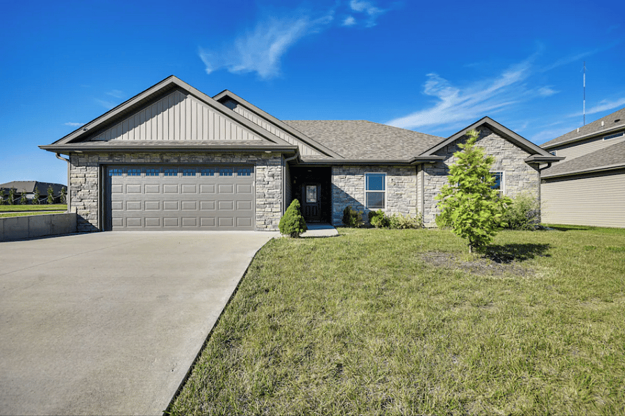 Keyless entry and security camera offer safety and convenience. Step-free access into a peaceful Columbia home.