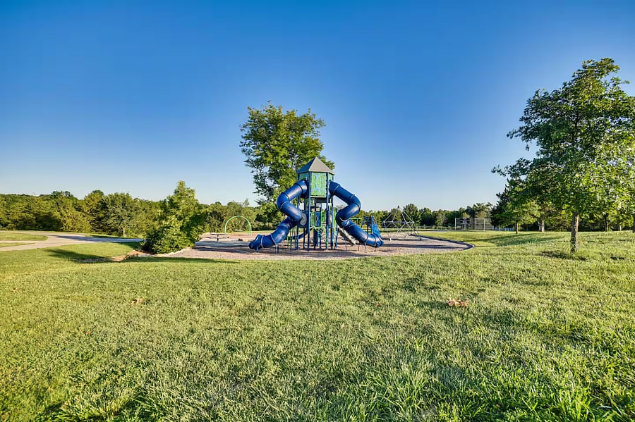 Just a short walk away! Great for kids and petsincludes picnic areas, a basketball court, skate ramp, and baseball field.