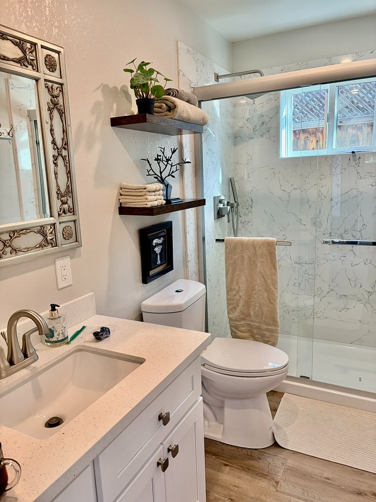 Bathroom with raindrop shower head