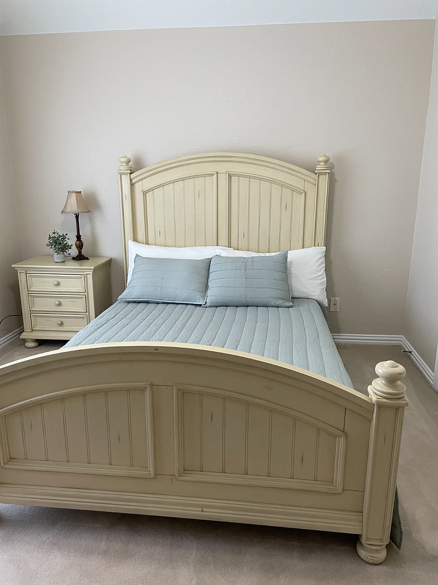 Upstairs Bedroom #4