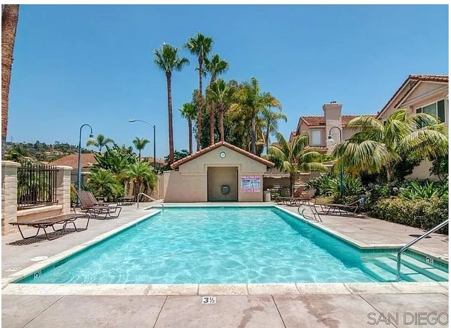 community pool 1 with hot tub