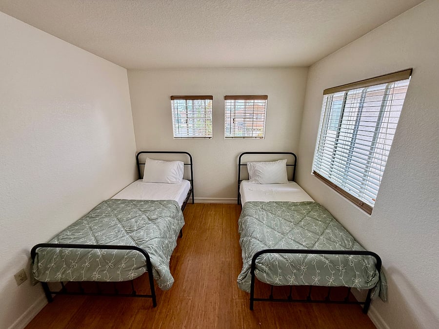 secondary bedroom two twin beds