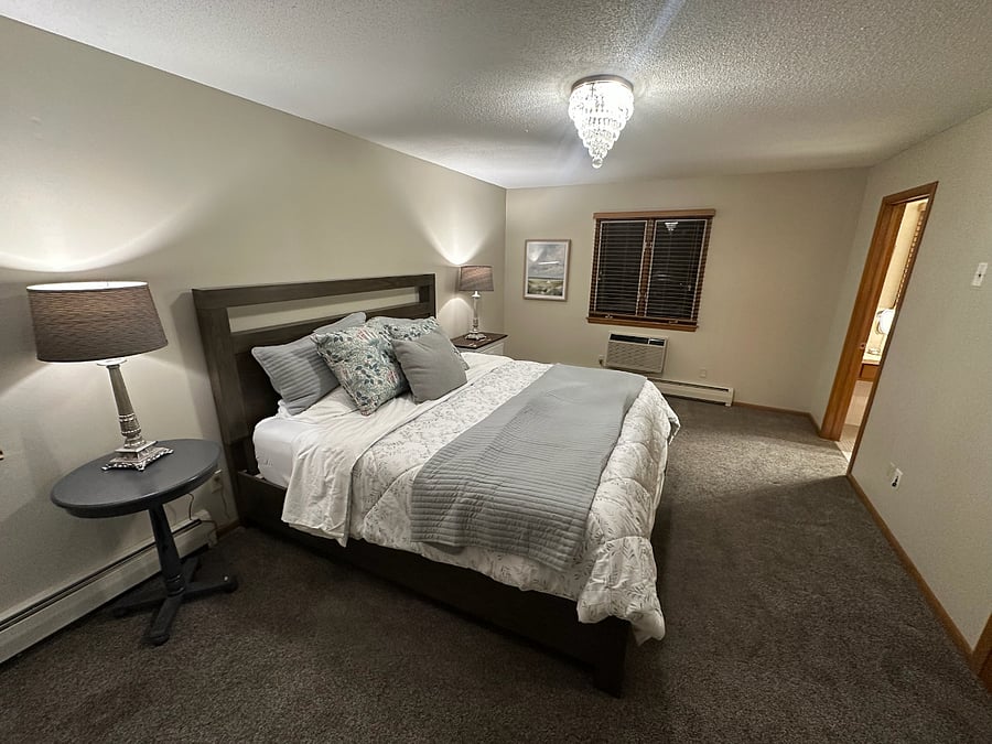Master - King Bed