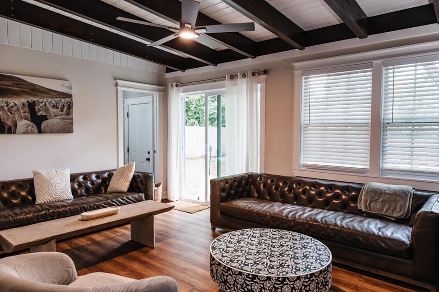 Second entertainment area with fire place