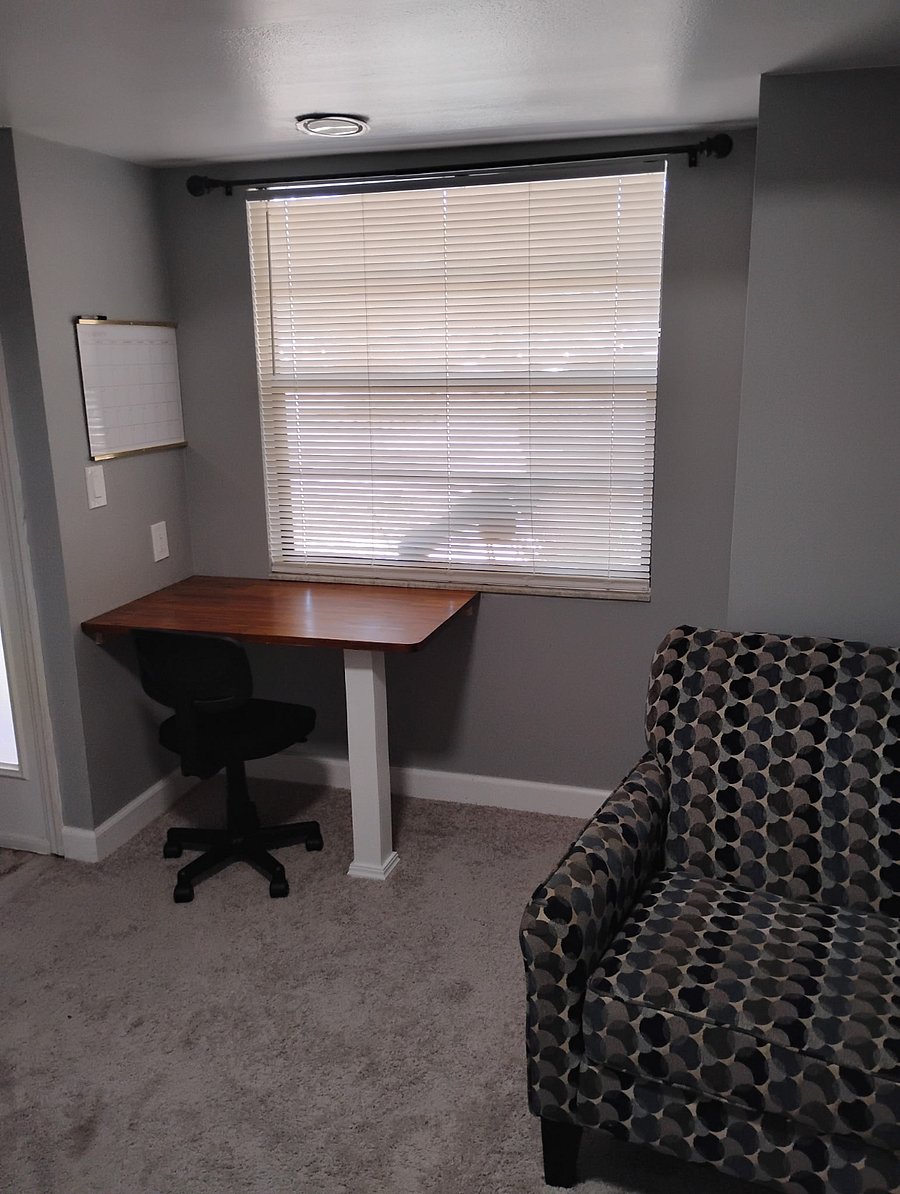 Private Office/Kitchen
Closet Space
Desk
Couch/Futon