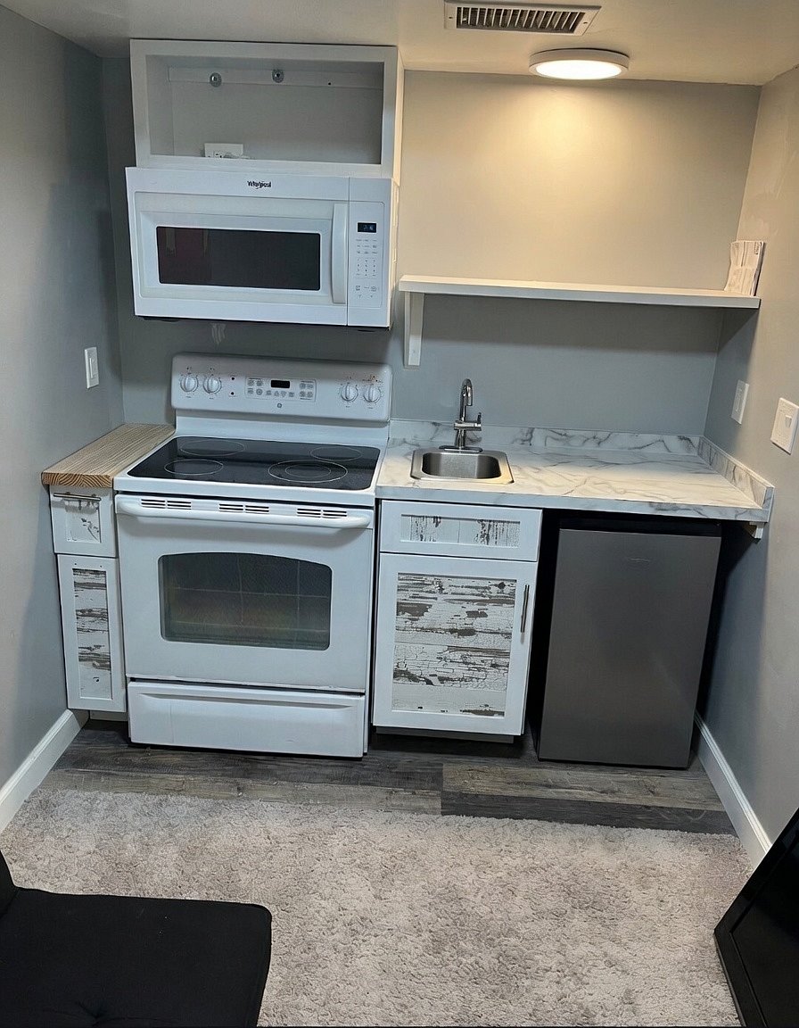 Private Kitchen/Office
Full size Stove/Range/Micro
Mini Fridge
