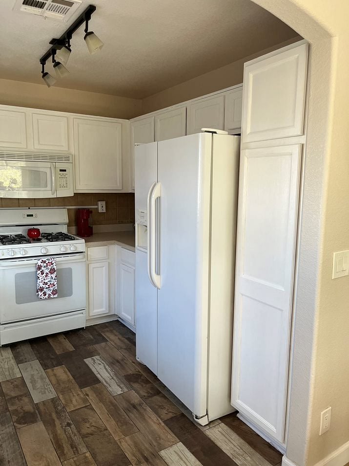 Furnished Finder property 858216_1 photo 8