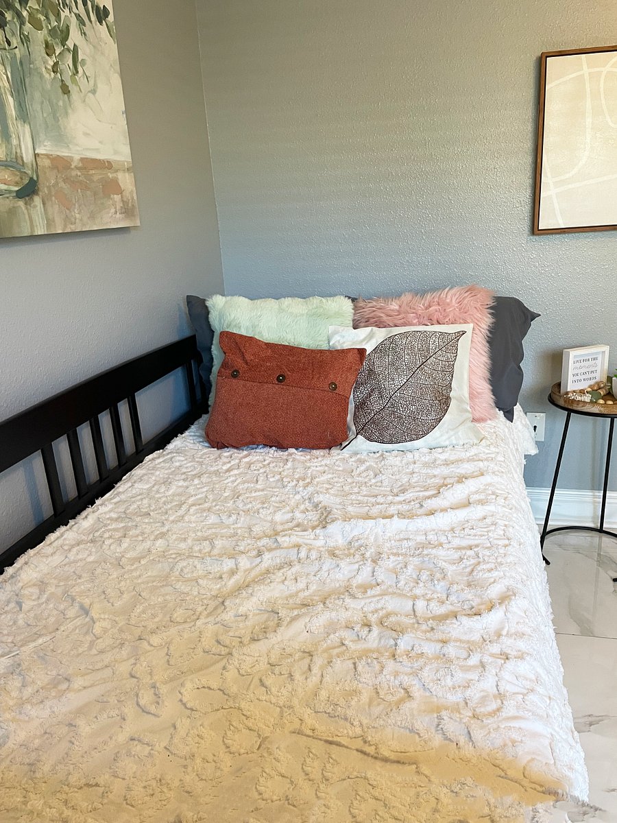 Twin bed in the office