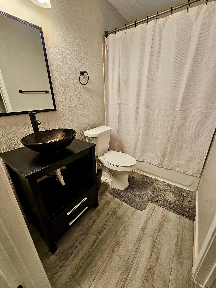2nd Bathroom