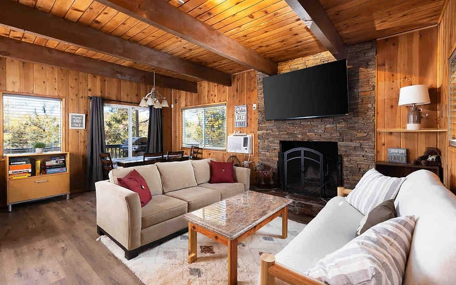 The space is perfect for a family or friends gathering - cook, eat, play games, watch your favorite movie, all together.
