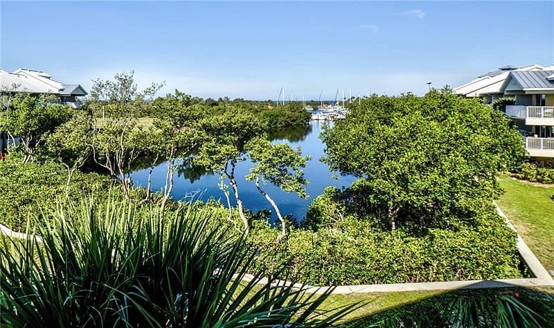 Daily manatee viewing from decks