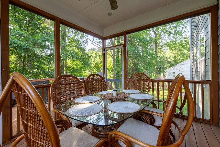 Screened-in Porch