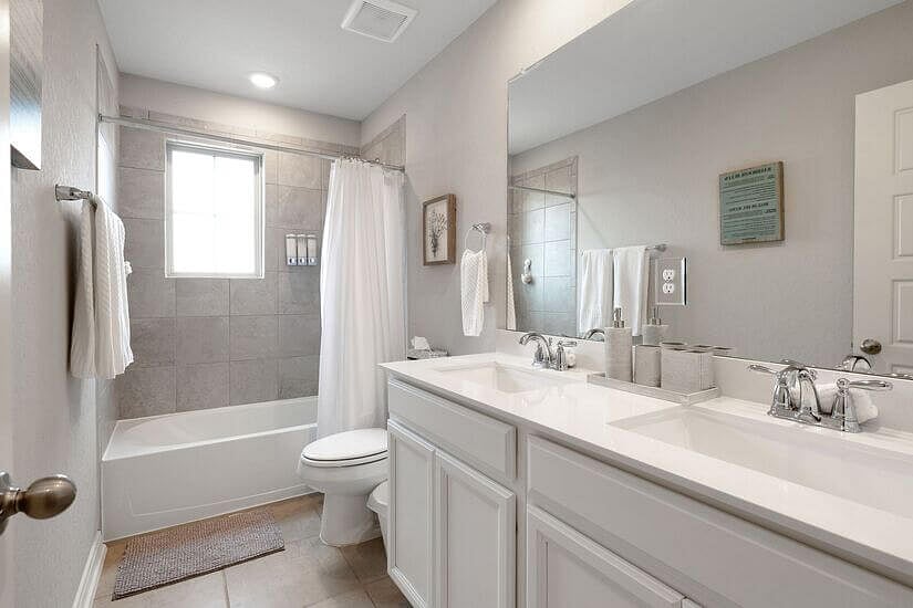Bathroom2.- Upstairs shared bath with double sinks and tub/shower.