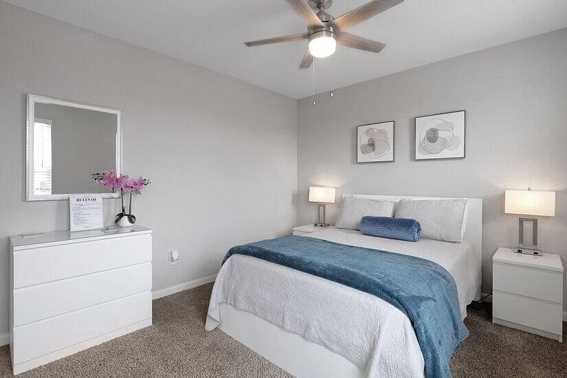 Bedroom 5.- Bedrooms with walk-in closet, ceiling fan, and mirror.