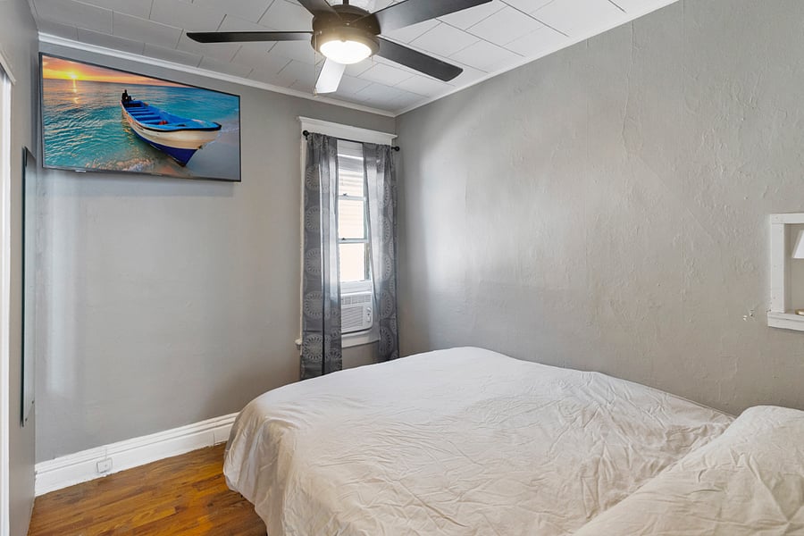 Bedroom with queen size bed and AC