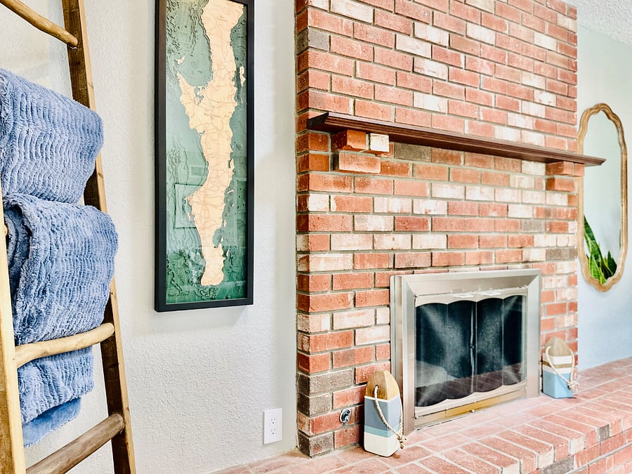 Sit back and enjoy the cozy living room with soft blankets and a relaxing beach theme.