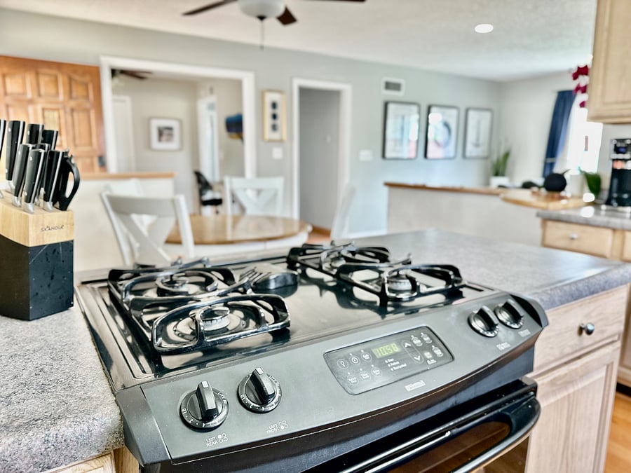 Gas range and oven available, with knife block with high end knives.