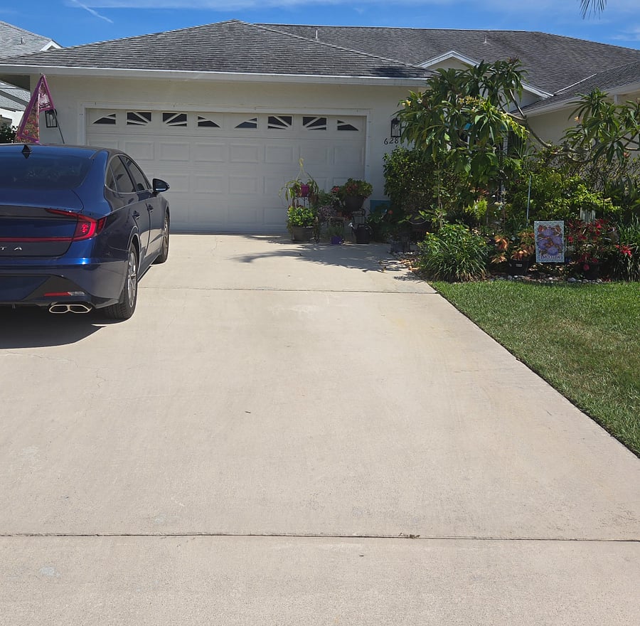 Outside of villa and driveway