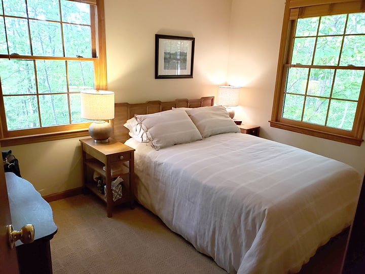 Second bedroom with full bed.