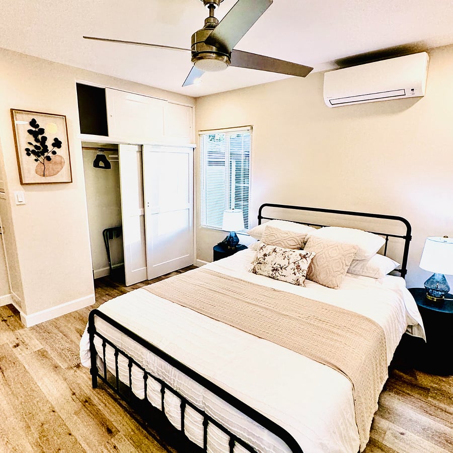 Bedroom 2, Queen Bed, Closet