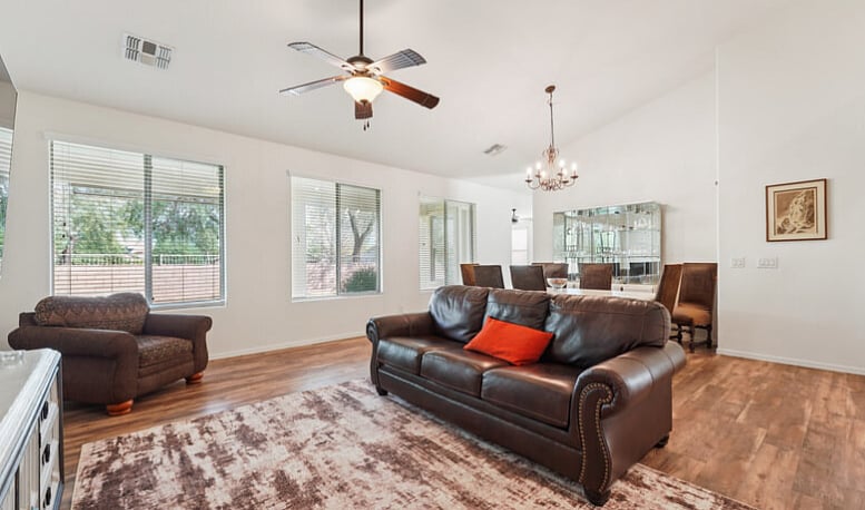 Living room/dining room