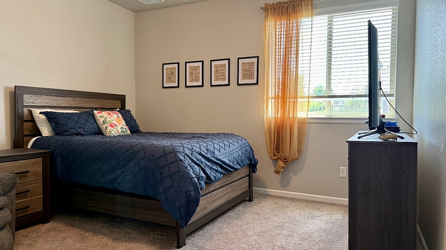 Second level queen bedroom