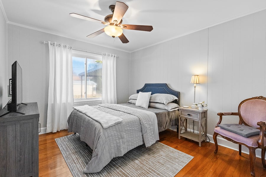 Secondary Bedroom (Queen)