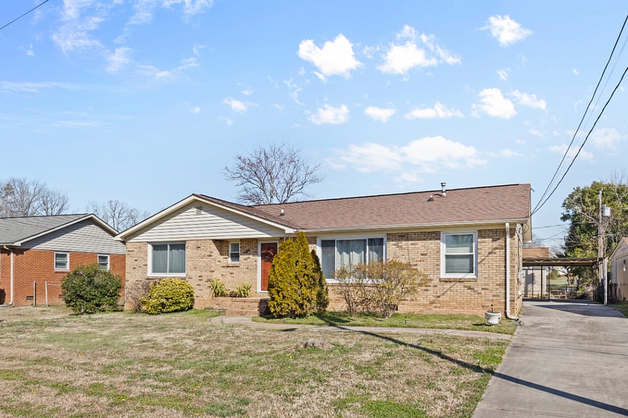 You're always WELCOME at
your home-away-from-home,
CASA HARMONY!
Fully Renovated & Beautifully Appointed..... Ranch Style living with Covered Parking (Carport). Convenient....13 minutes to Uptown!