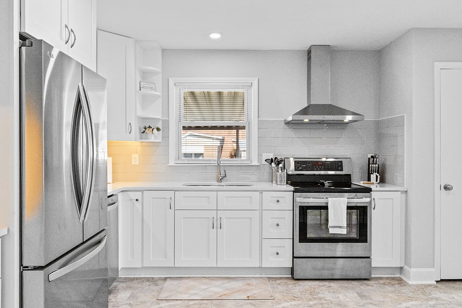 Beautifully Renovated & Fully Equipped Chef's Kitchen!