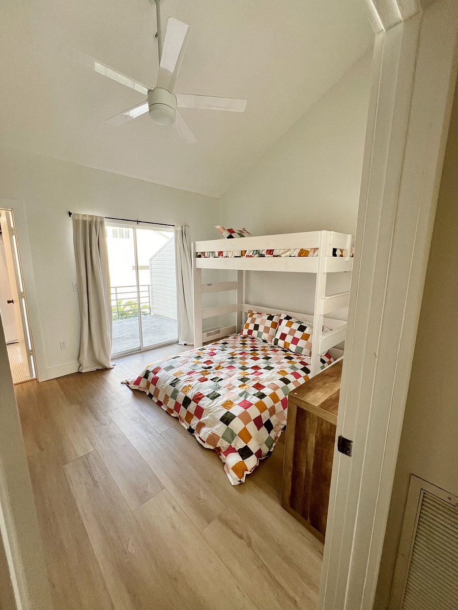 2nd bedroom. Queen bed on bottom, twin bed on top of bunk.