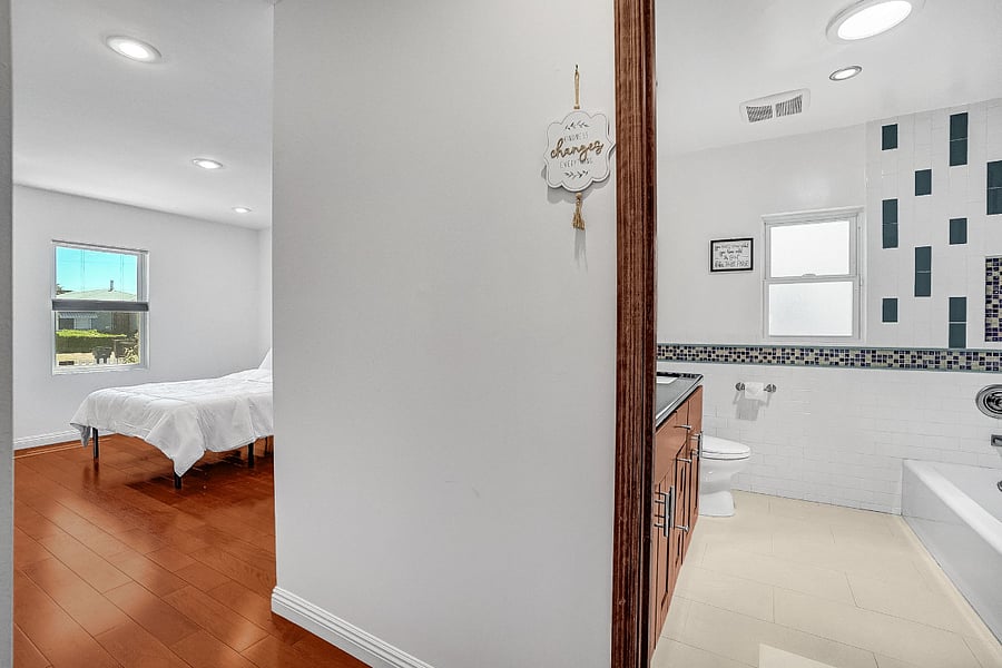 Furnished Finder property 859601_1 photo 18