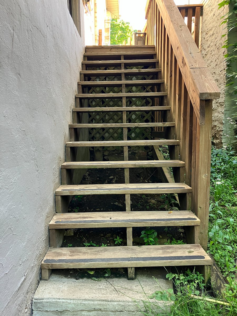 Another view of the many stairs. Lit with solar lamps.