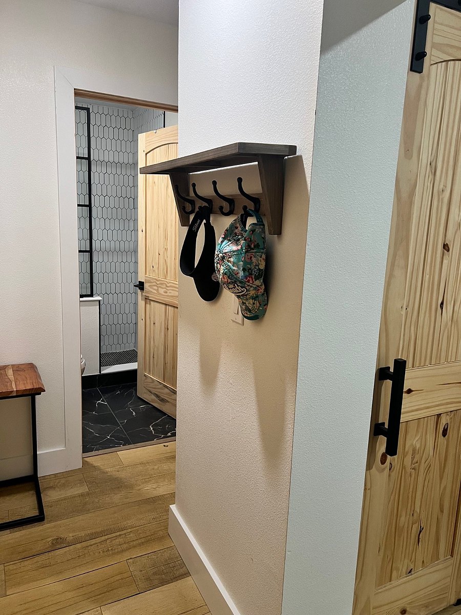 Foyer hooks for hats etc.