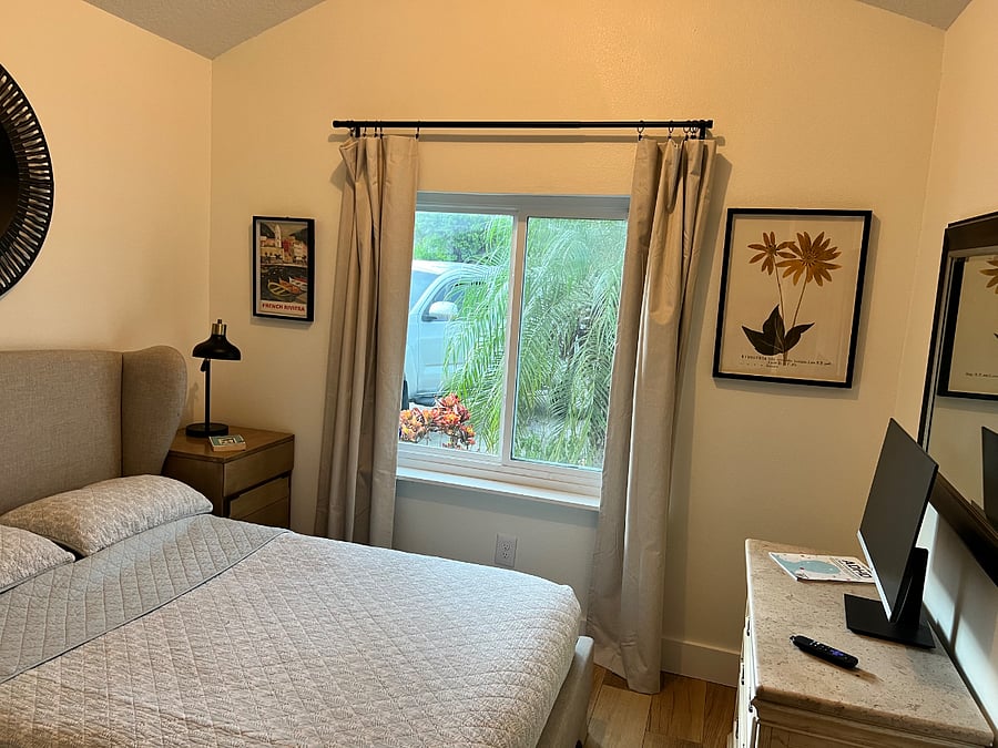 Cozy & comfy 2nd bedroom. 