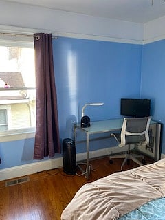 Desk area in Bedroom